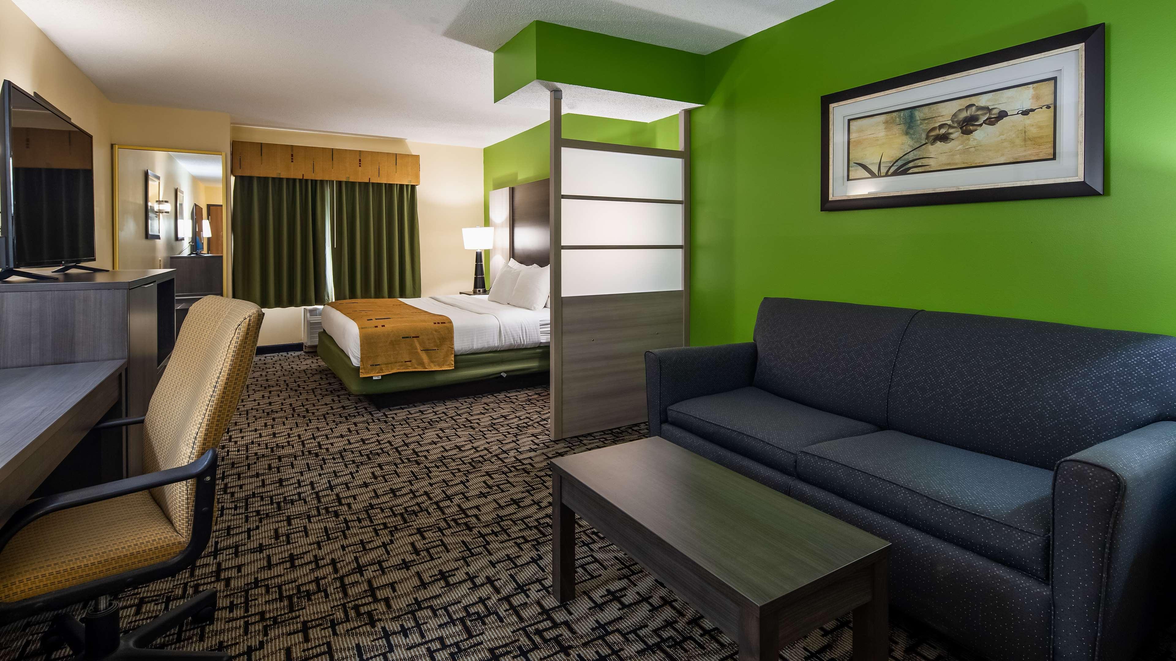 Western Crown & - Hotel 3*