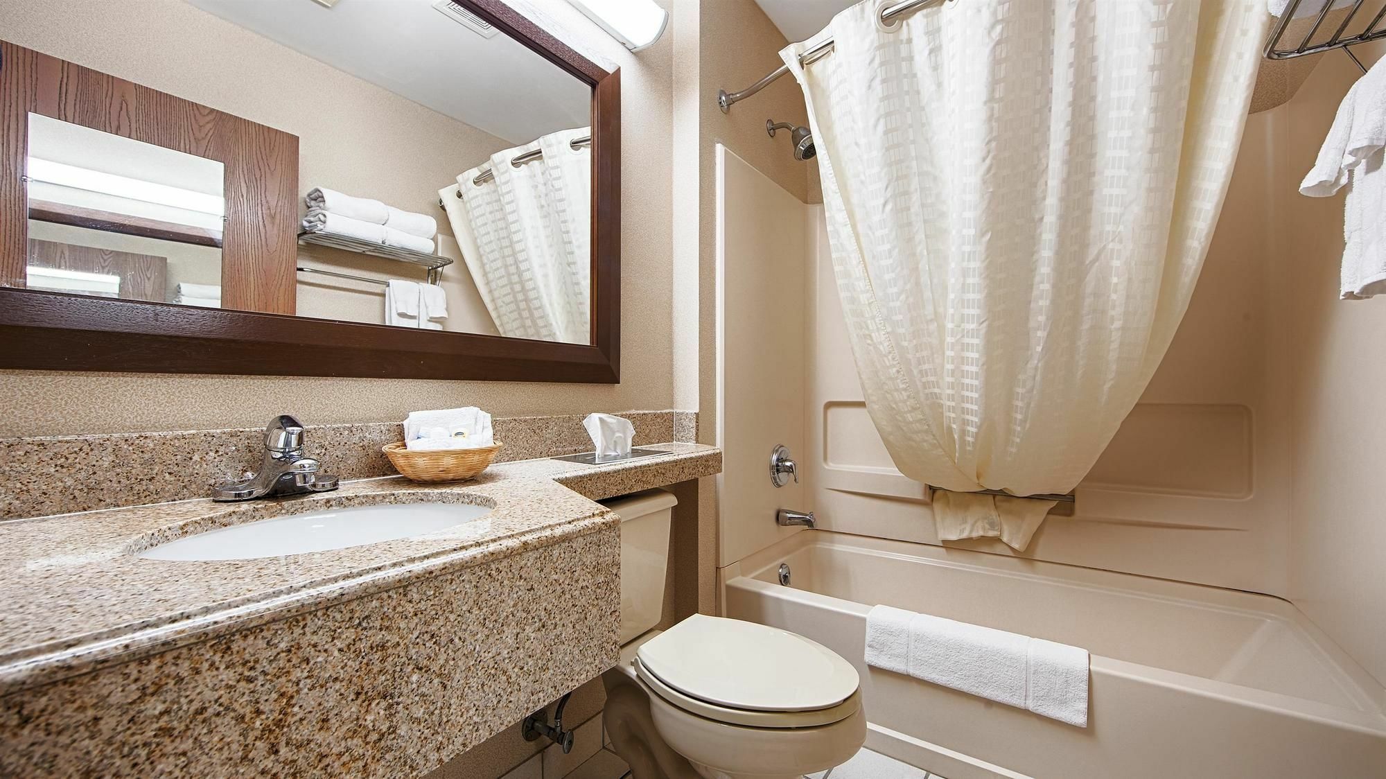 Western Crown & - Hotel Batavia